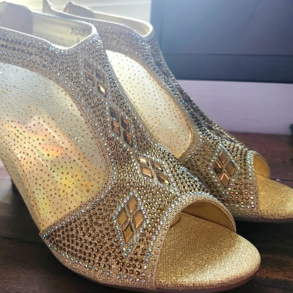 gold heels size 9